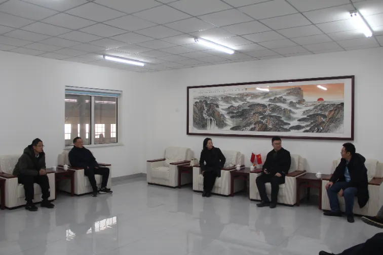 Välkomna en delegation från Shandong University of Architecture för att besöka anläggningen och utforska samarbete Välkomna en delegation från Shandong University of Architecture för att besöka anläggningen och utforska samarbete